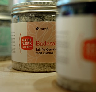 Sæbeværkstedet Køge, Sæbe, Olier, Badesalt, Scrub, Cremer mm. 